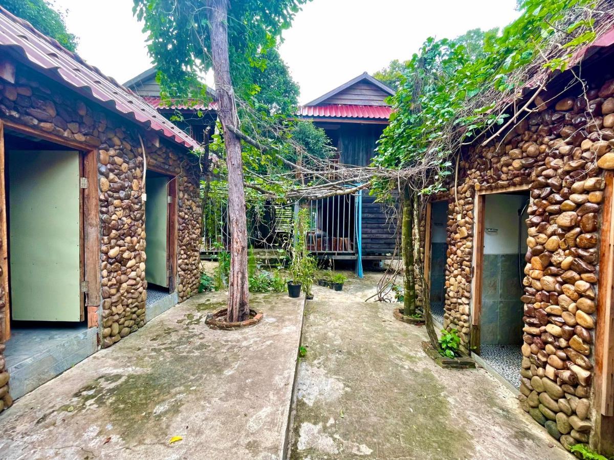 The Cliff Hostel, M'Pay Bay Koh Rong Sanloem Exterior photo